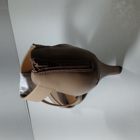 Sandal - Picture 2 of 5